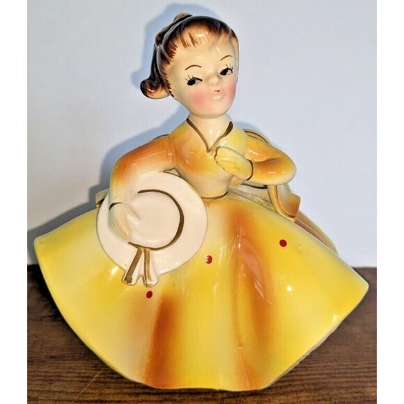 🌼 Vintage Rubens Originals planter featuring a Southern Belle in a Yellow Dress - Picture 1 of 8